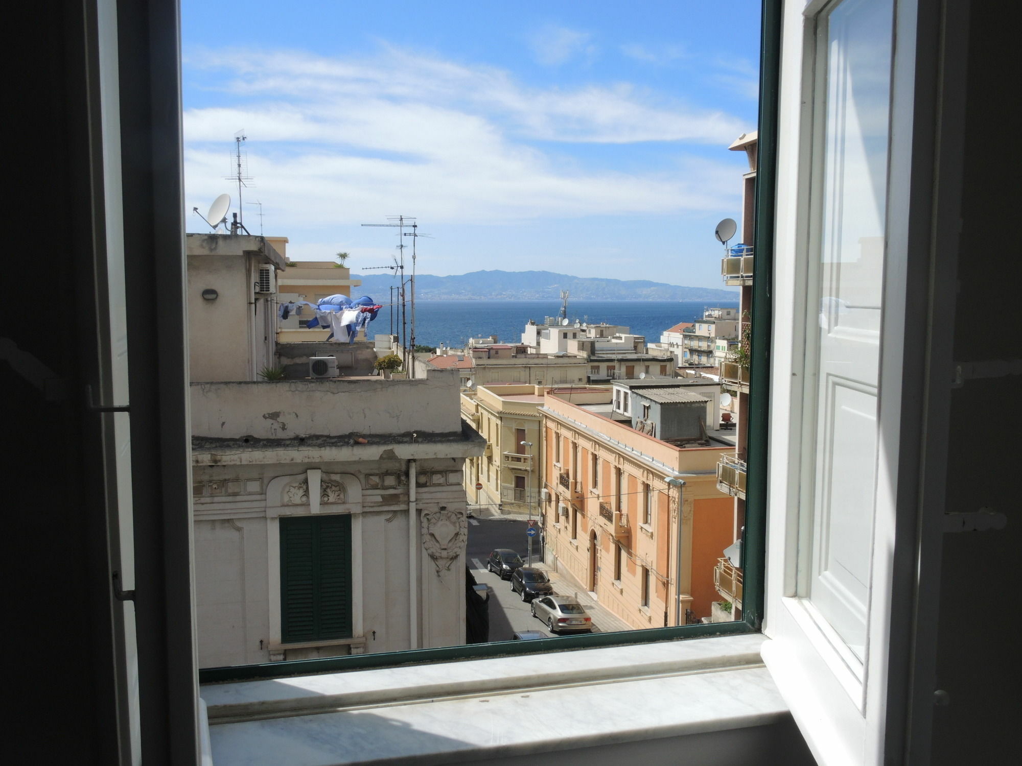 B&B Fuori Squadro - In Centro Con Terrazza Relax Vista Mare Reggio Calabria Exterior photo